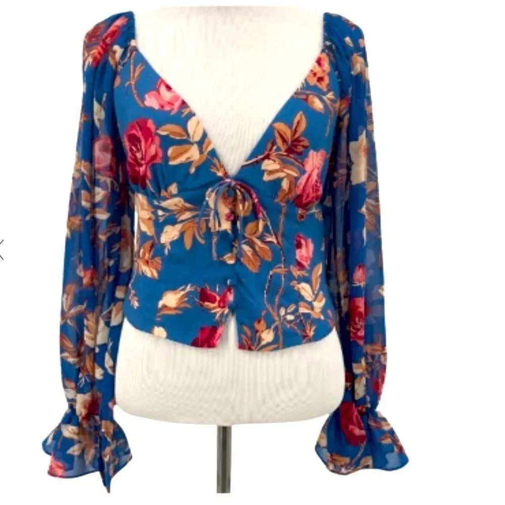 Urban Outfitters Size Small Blue Floral Cropped Top Blouse V-Neck Womens Viscose